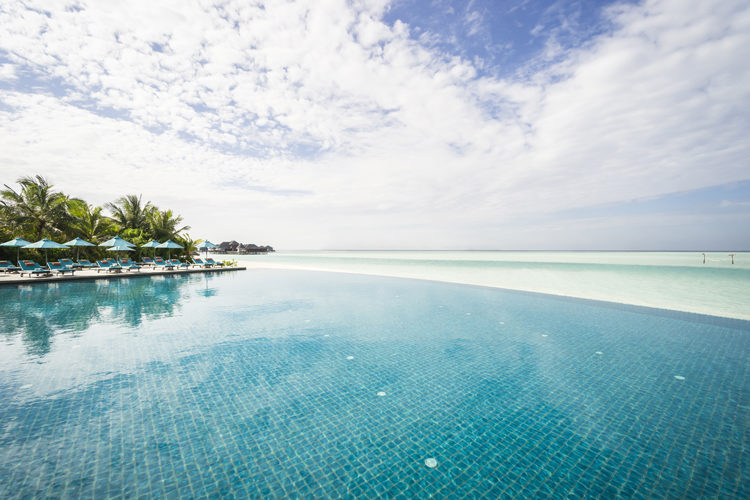 Anantara Dhigu infinity pool