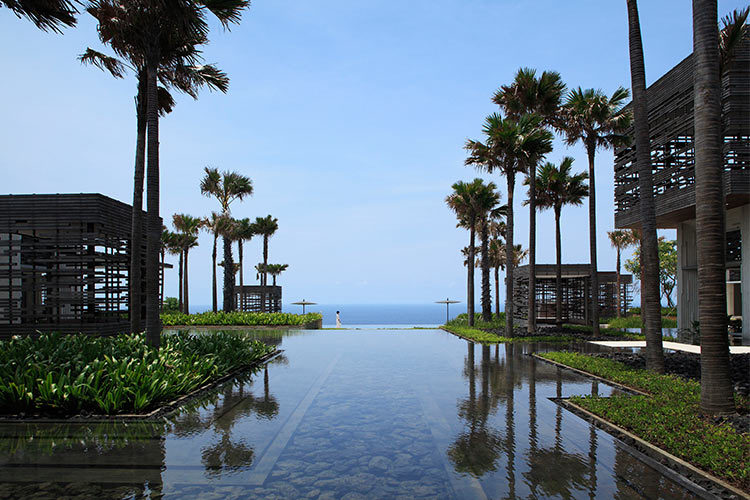 Alila Villas Uluwatu entry Wayfarers Atlas