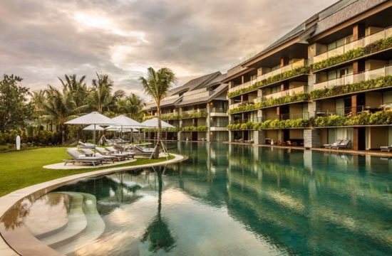 Wayfarers Atlas Bali Family Surf Resort COMO-Uma-Canggu_Lagoon-pool.jpg_0